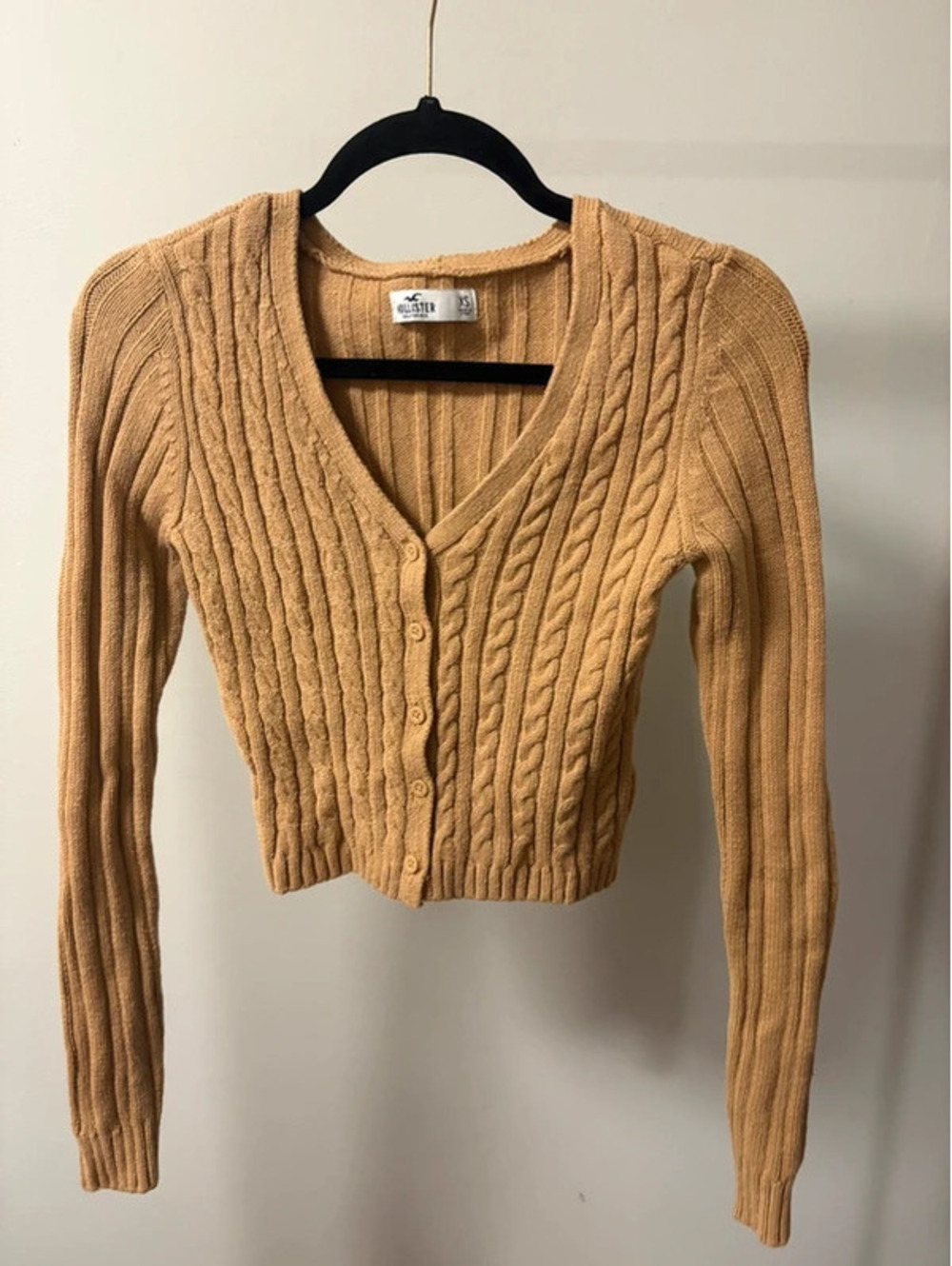Preppy Y2K Hollister tan cropped cable knit cardigan - XS